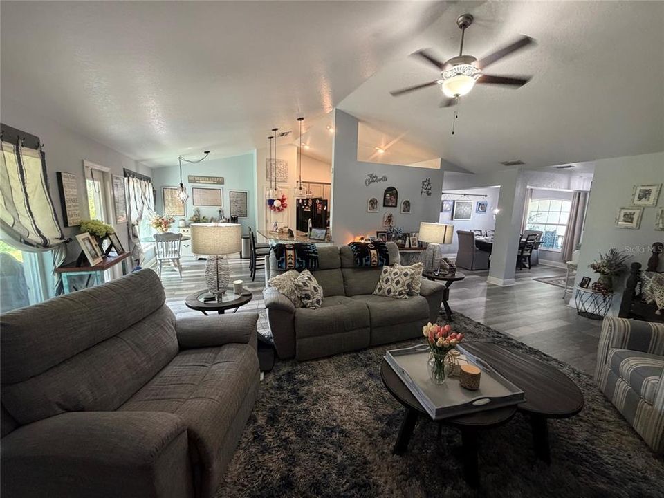 For Sale: $349,900 (3 beds, 2 baths, 2035 Square Feet)