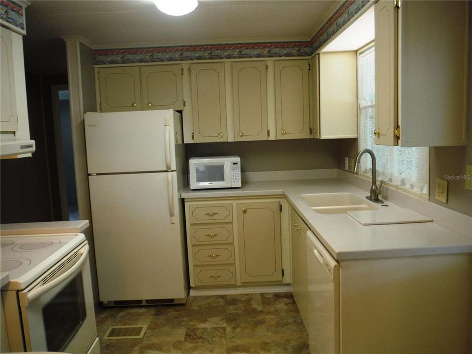 На продажу: $159,000 (2 спален, 2 ванн, 1095 Квадратных фут)