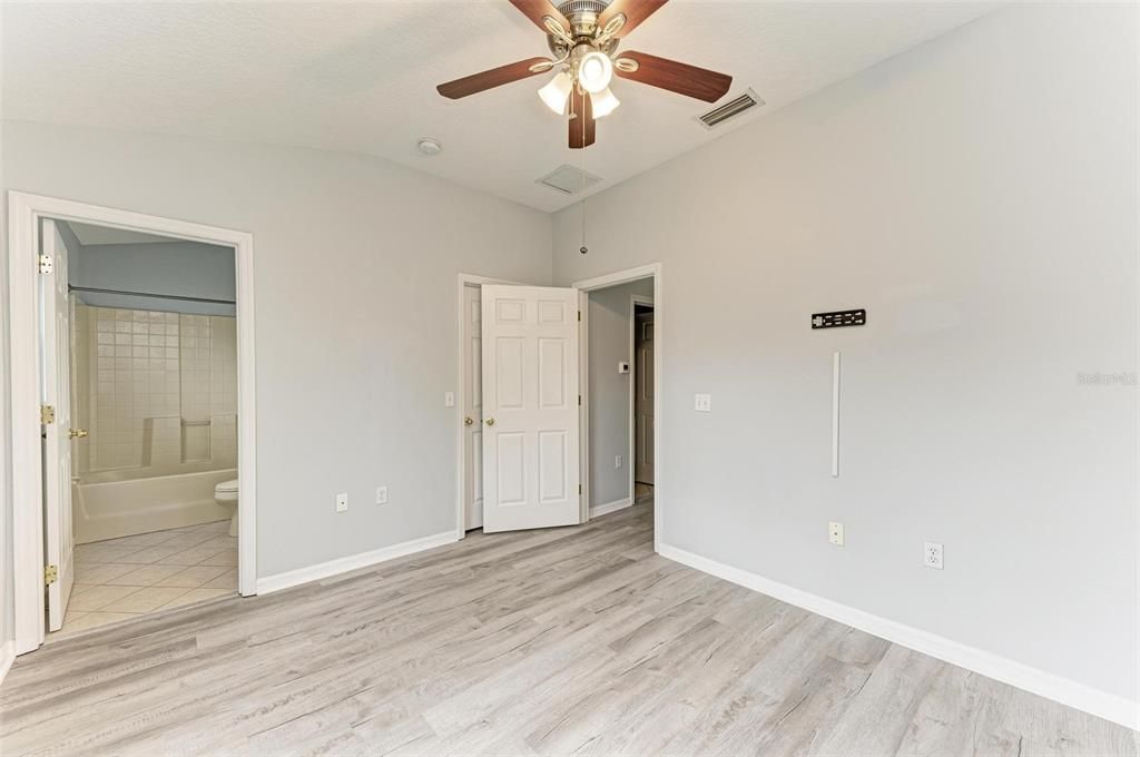 For Rent: $2,250 (3 beds, 2 baths, 1276 Square Feet)