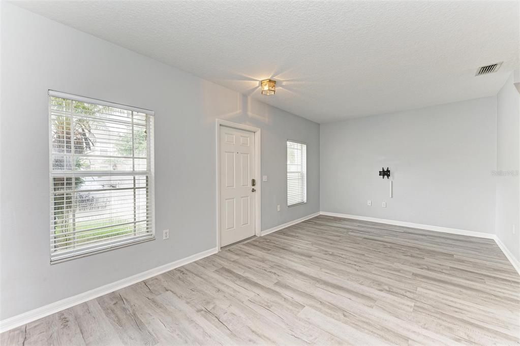 For Rent: $2,250 (3 beds, 2 baths, 1276 Square Feet)
