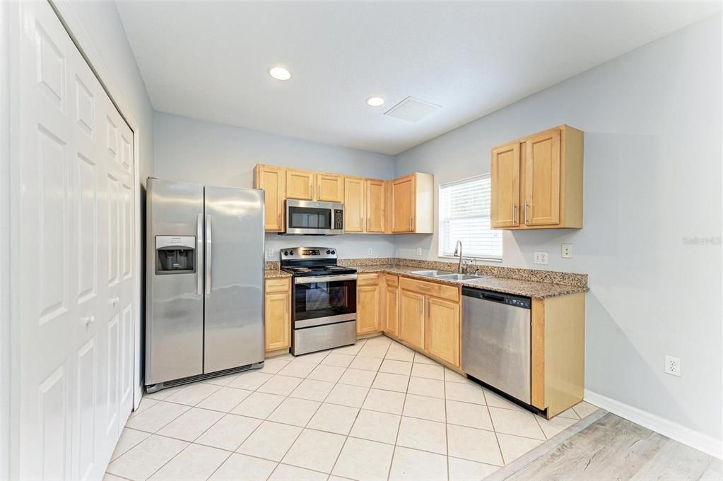For Rent: $2,250 (3 beds, 2 baths, 1276 Square Feet)