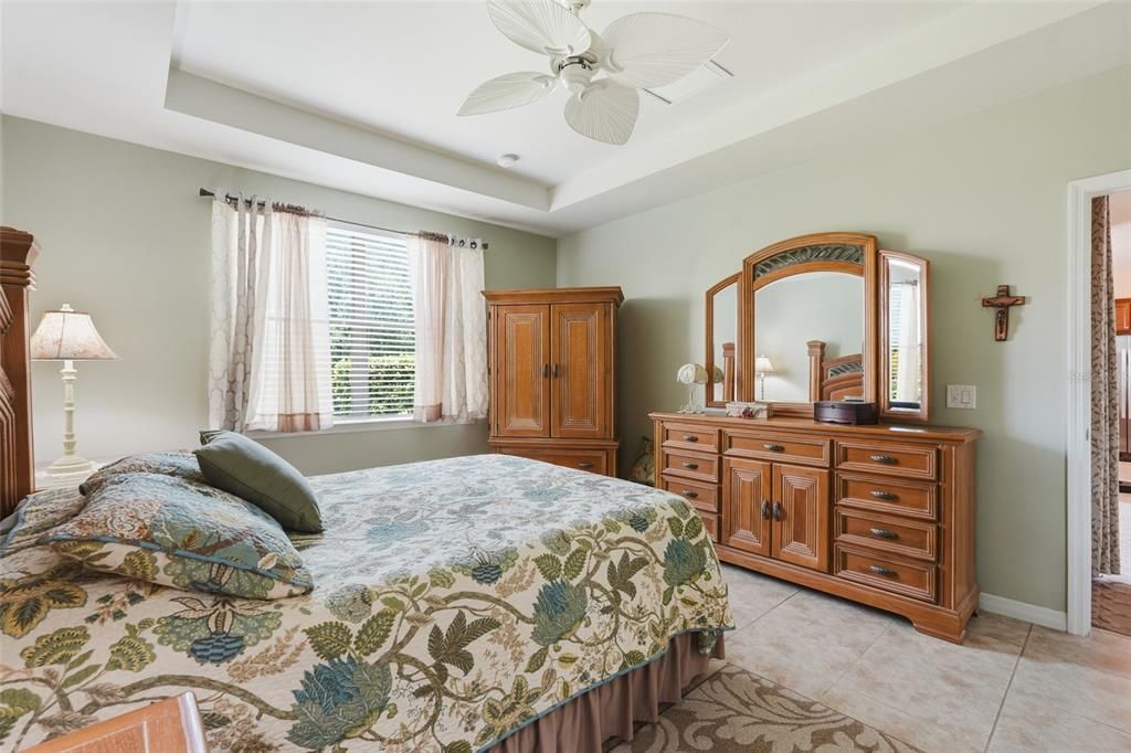 На продажу: $379,900 (3 спален, 2 ванн, 1895 Квадратных фут)