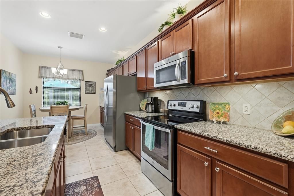 На продажу: $379,900 (3 спален, 2 ванн, 1895 Квадратных фут)