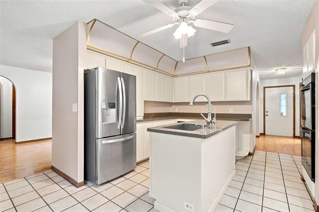 For Sale: $385,000 (3 beds, 3 baths, 1803 Square Feet)
