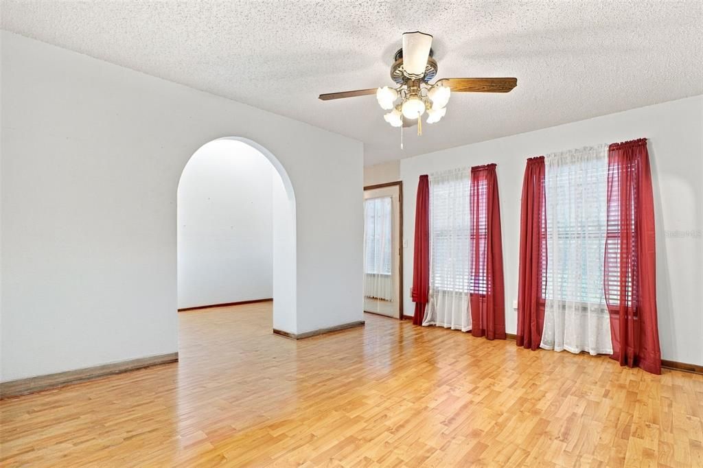 For Sale: $385,000 (3 beds, 3 baths, 1803 Square Feet)