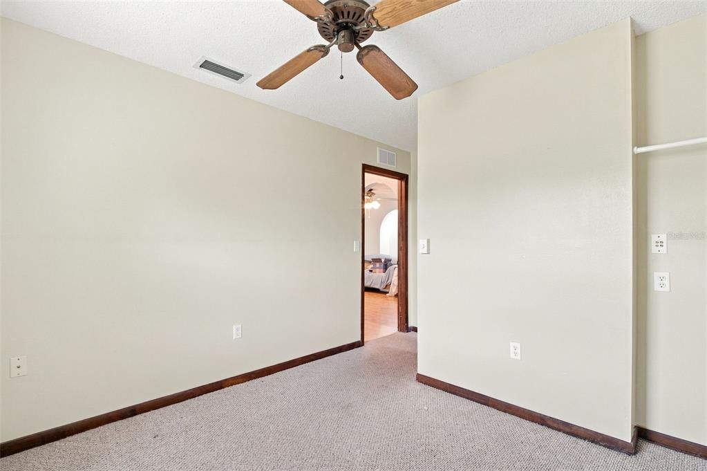 For Sale: $385,000 (3 beds, 3 baths, 1803 Square Feet)