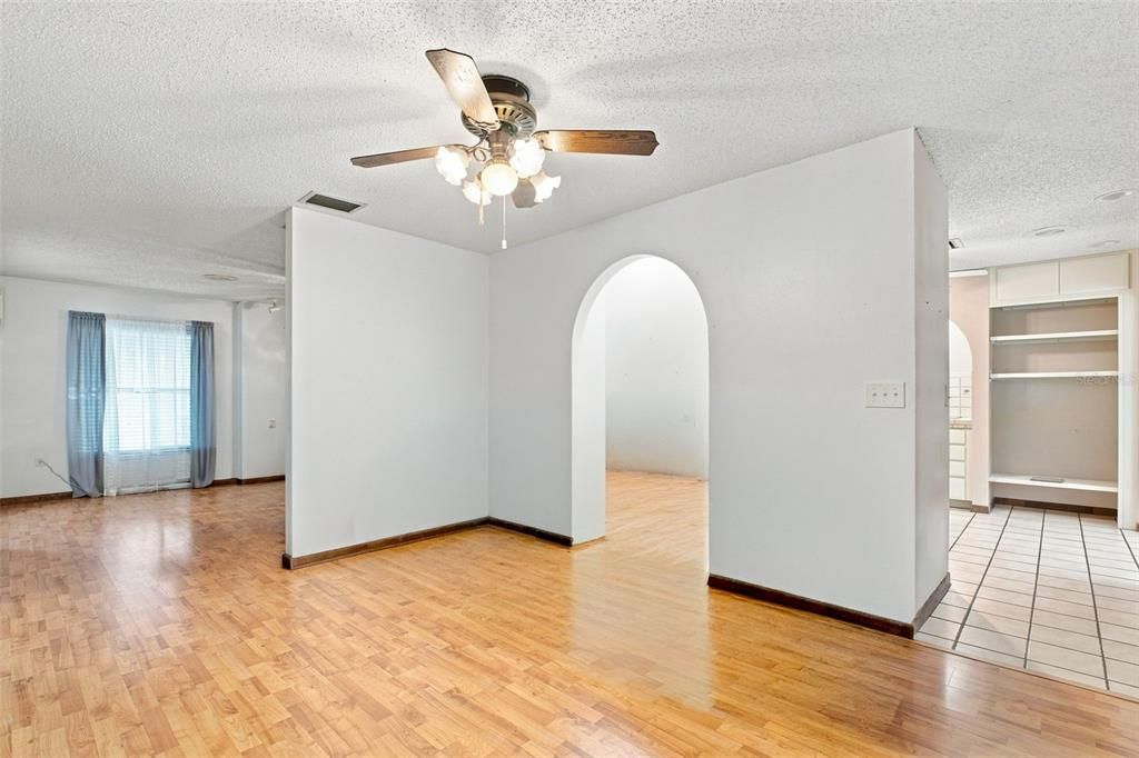 For Sale: $385,000 (3 beds, 3 baths, 1803 Square Feet)