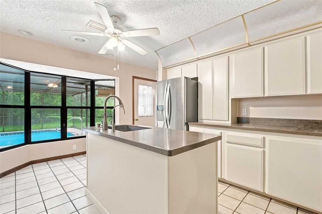 For Sale: $385,000 (3 beds, 3 baths, 1803 Square Feet)