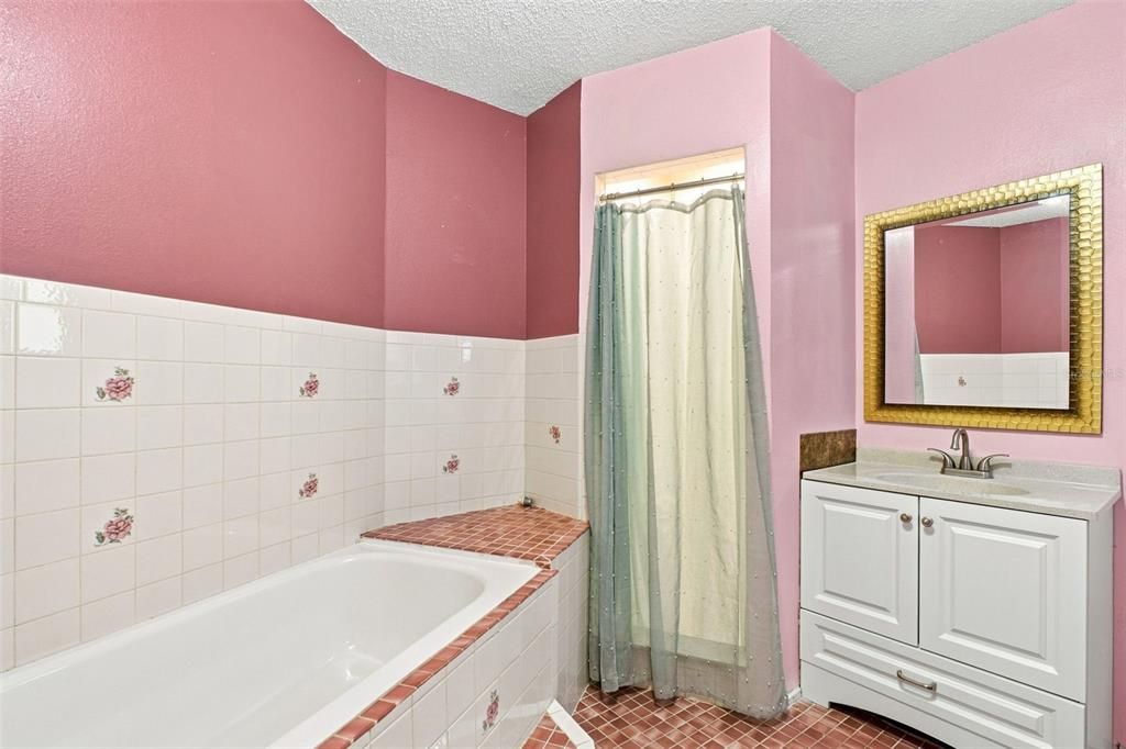 For Sale: $385,000 (3 beds, 3 baths, 1803 Square Feet)