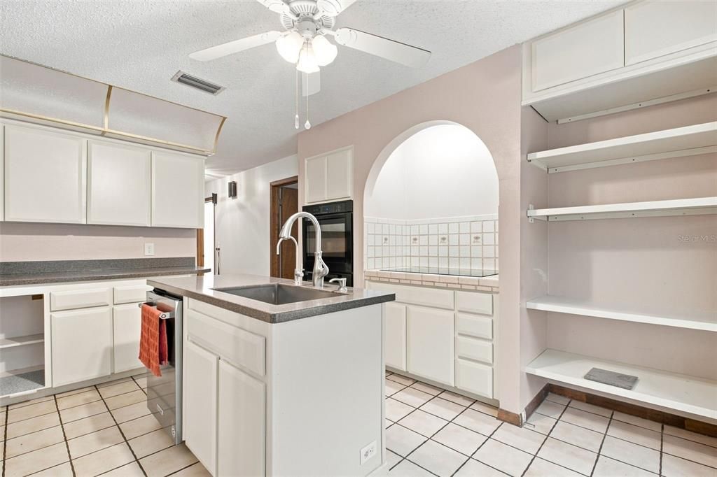 For Sale: $385,000 (3 beds, 3 baths, 1803 Square Feet)