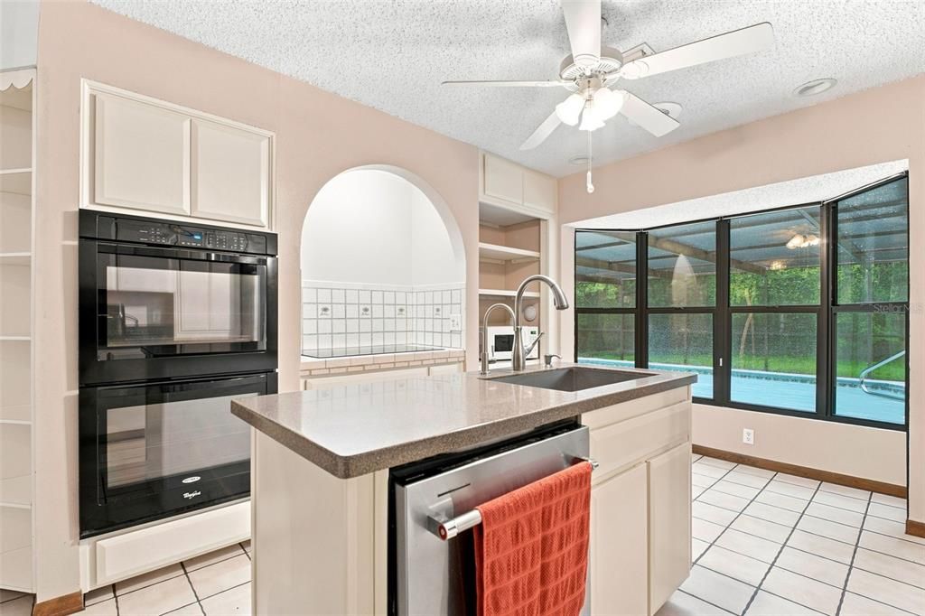 For Sale: $385,000 (3 beds, 3 baths, 1803 Square Feet)