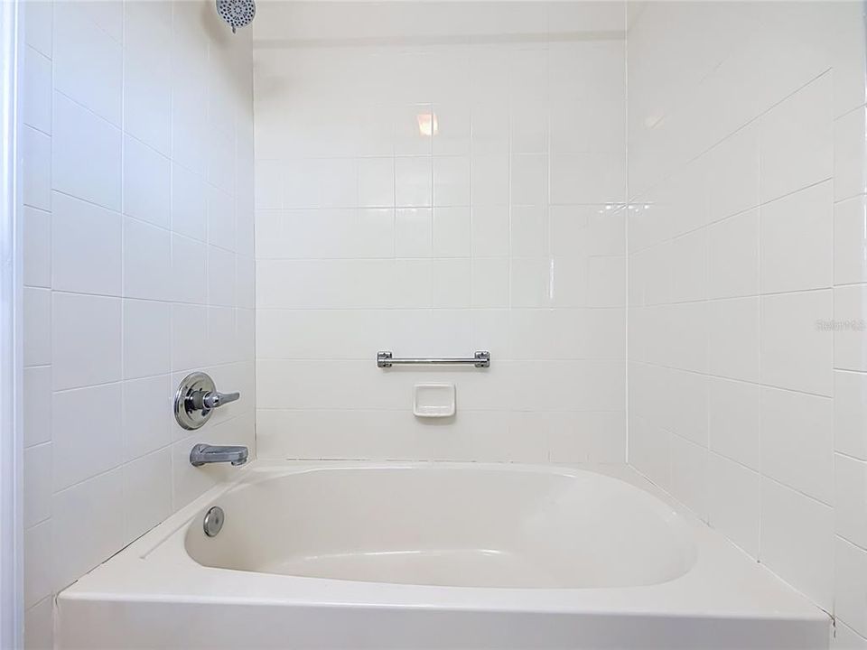Activo con contrato: $399,900 (3 camas, 2 baños, 1612 Pies cuadrados)