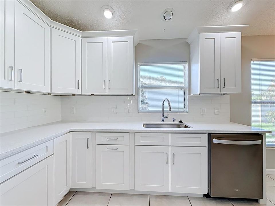 Activo con contrato: $399,900 (3 camas, 2 baños, 1612 Pies cuadrados)