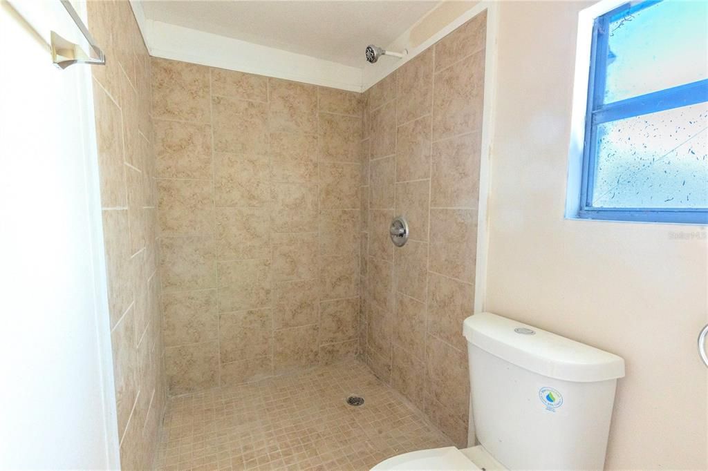 На продажу: $245,000 (7 спален, 3 ванн, 3105 Квадратных фут)