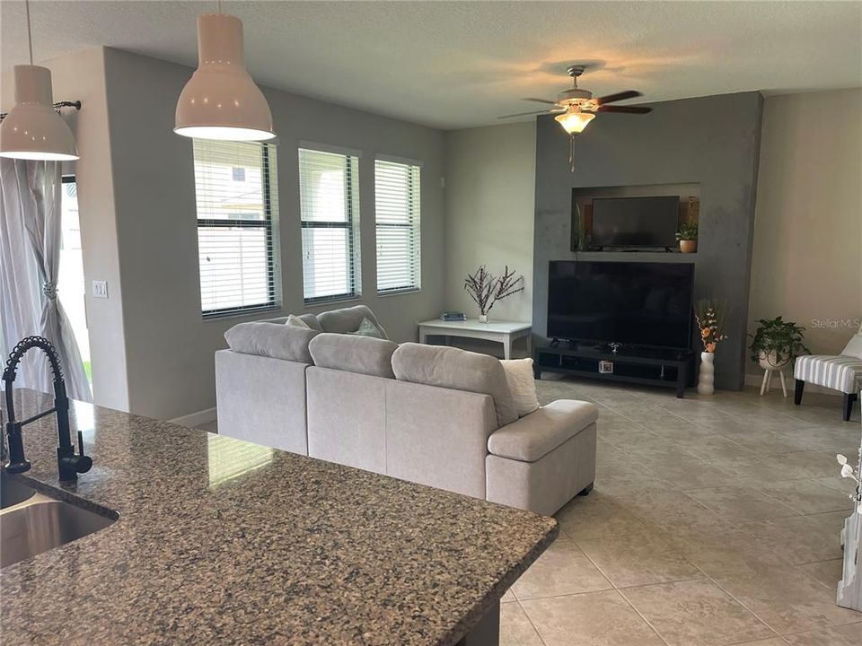 В аренду: $2,995 (4 спален, 2 ванн, 2334 Квадратных фут)