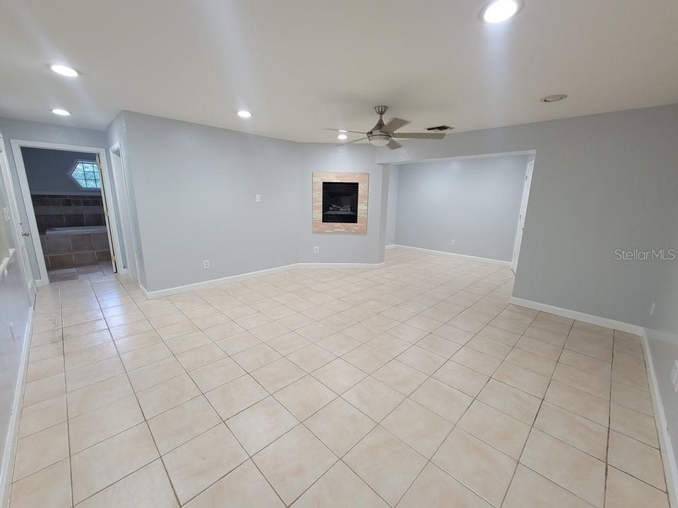 En Venta: $285,000 (4 camas, 3 baños, 2228 Pies cuadrados)
