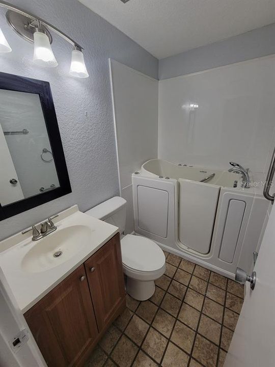 En Venta: $285,000 (4 camas, 3 baños, 2228 Pies cuadrados)