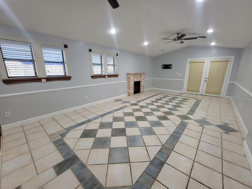 En Venta: $285,000 (4 camas, 3 baños, 2228 Pies cuadrados)