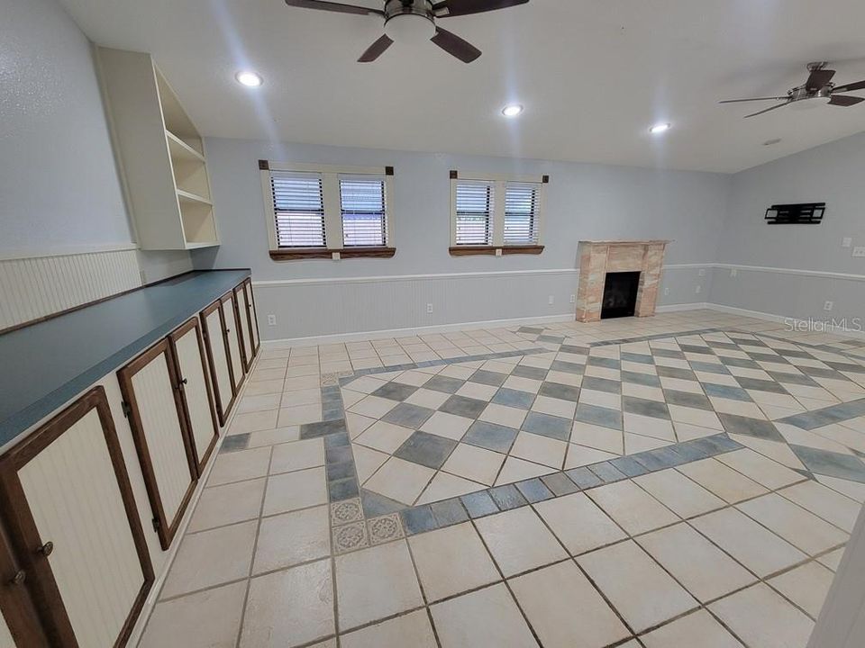 En Venta: $285,000 (4 camas, 3 baños, 2228 Pies cuadrados)