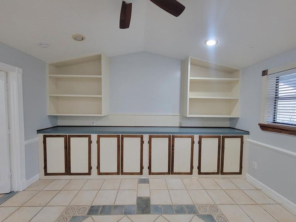 En Venta: $285,000 (4 camas, 3 baños, 2228 Pies cuadrados)