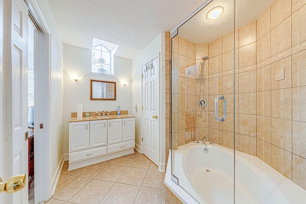 На продажу: $309,900 (2 спален, 2 ванн, 1154 Квадратных фут)