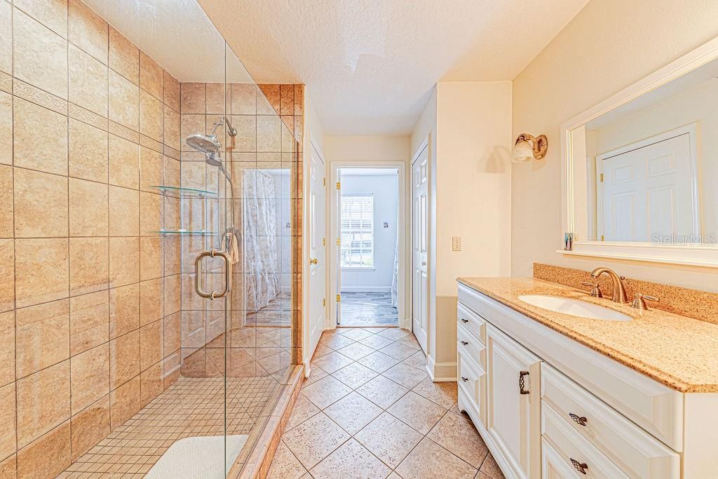 На продажу: $309,900 (2 спален, 2 ванн, 1154 Квадратных фут)