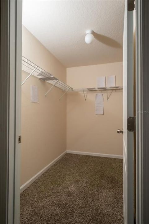 En Venta: $300,000 (4 camas, 2 baños, 1862 Pies cuadrados)