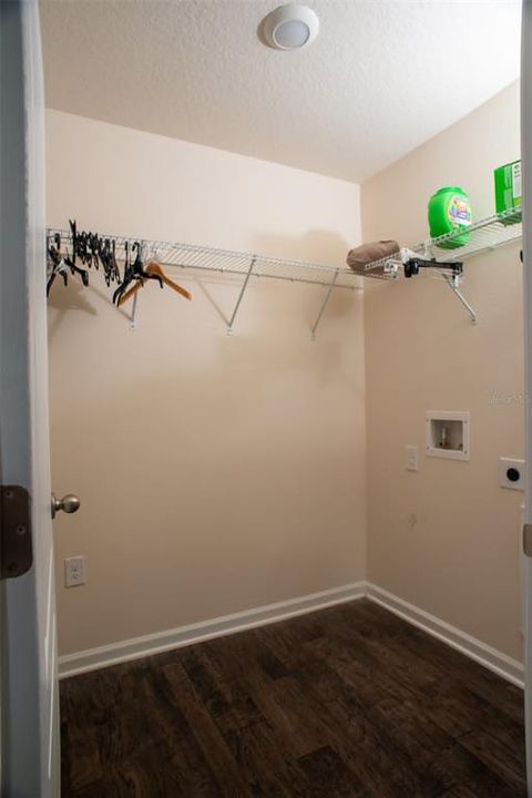 En Venta: $300,000 (4 camas, 2 baños, 1862 Pies cuadrados)