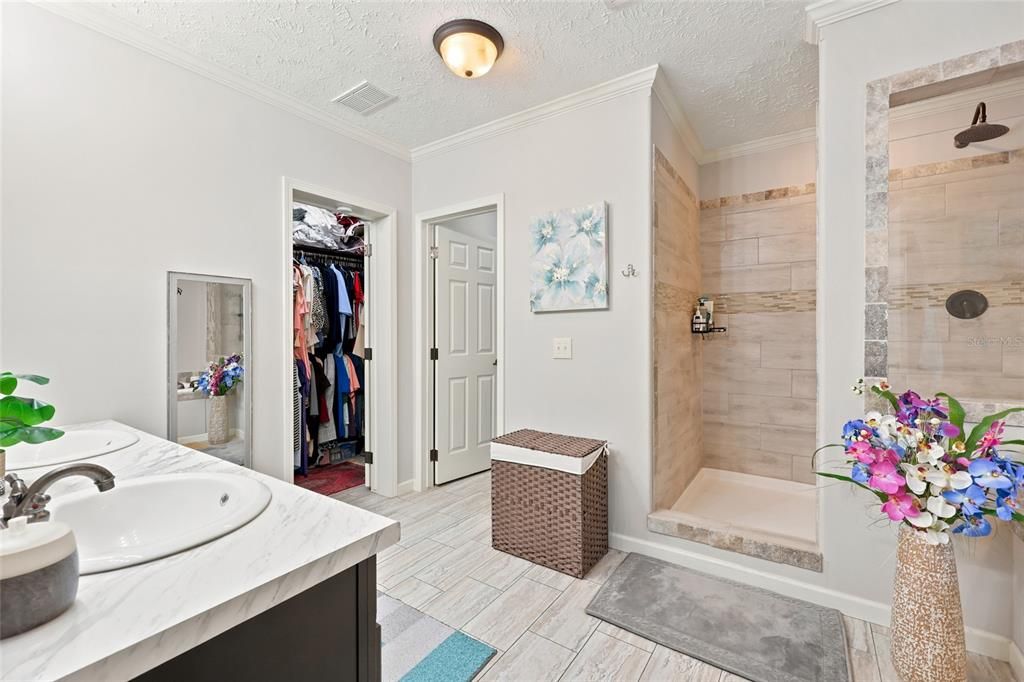 For Sale: $380,000 (4 beds, 3 baths, 2596 Square Feet)