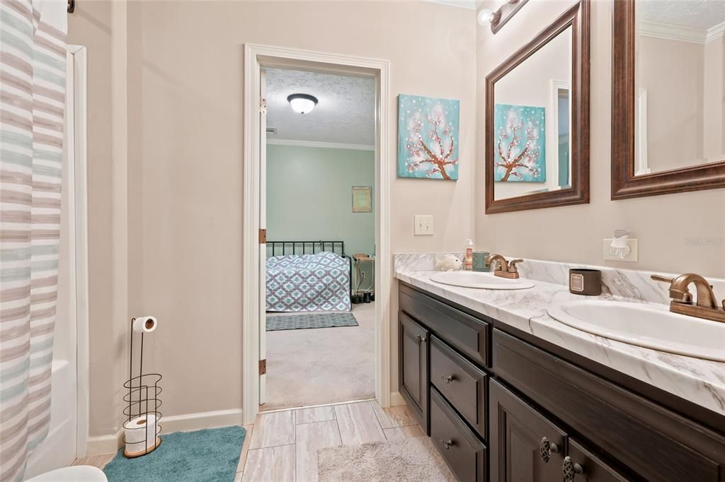 For Sale: $380,000 (4 beds, 3 baths, 2596 Square Feet)