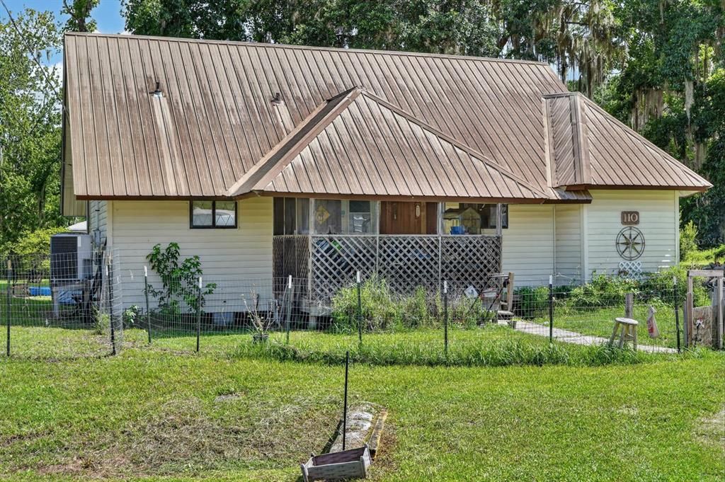 На продажу: $230,000 (3 спален, 1 ванн, 956 Квадратных фут)
