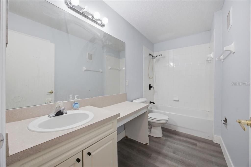 В аренду: $1,350 (1 спален, 1 ванн, 800 Квадратных фут)