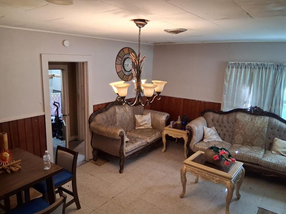 For Sale: $250,000 (5 beds, 4 baths, 2152 Square Feet)
