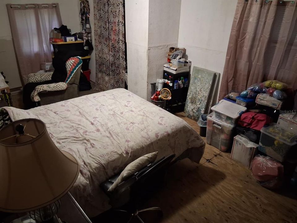 For Sale: $250,000 (5 beds, 4 baths, 2152 Square Feet)