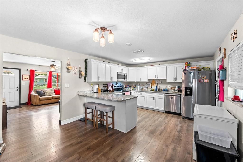 На продажу: $289,900 (3 спален, 2 ванн, 1362 Квадратных фут)