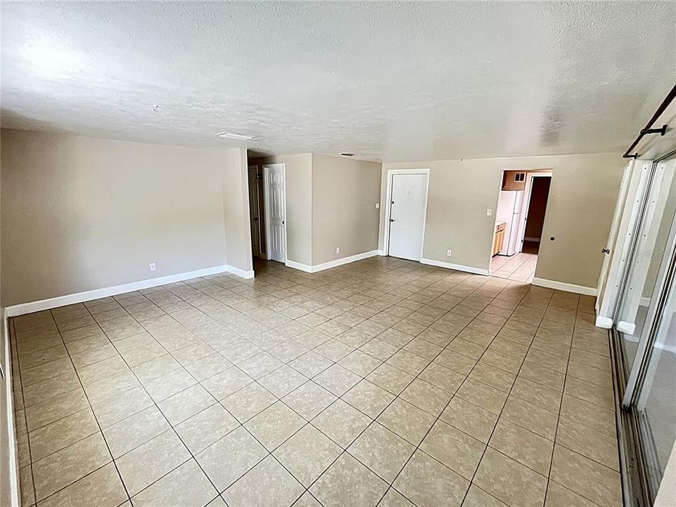 For Rent: $2,175 (2 beds, 1 baths, 1246 Square Feet)