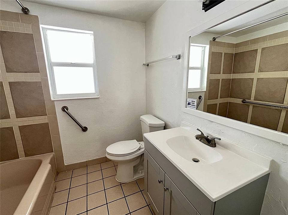 For Rent: $2,175 (2 beds, 1 baths, 1246 Square Feet)
