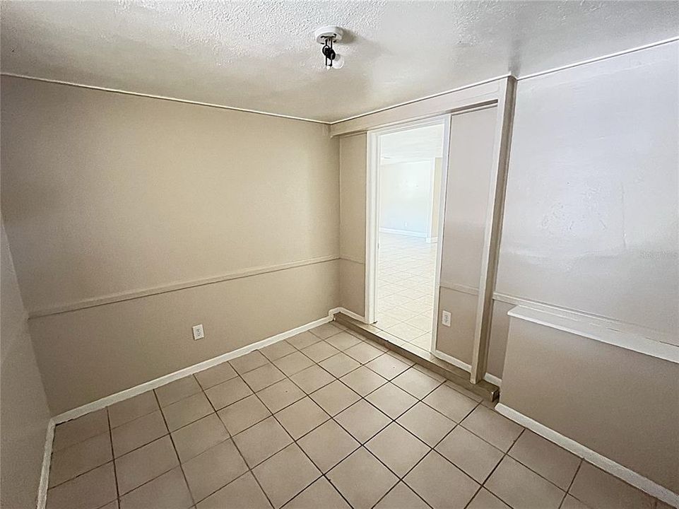 For Rent: $2,175 (2 beds, 1 baths, 1246 Square Feet)