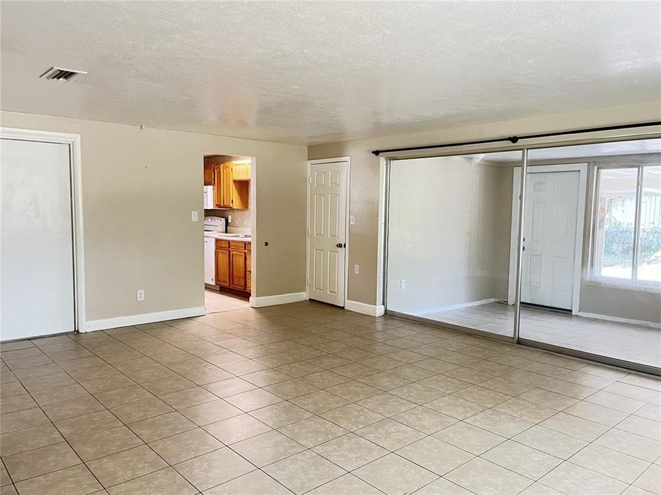 For Rent: $2,175 (2 beds, 1 baths, 1246 Square Feet)