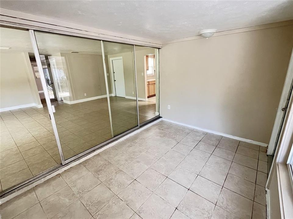 For Rent: $2,175 (2 beds, 1 baths, 1246 Square Feet)