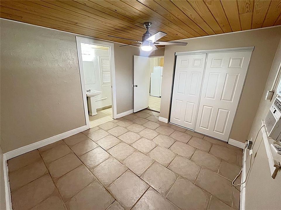 For Rent: $2,175 (2 beds, 1 baths, 1246 Square Feet)