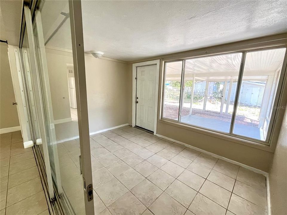 For Rent: $2,175 (2 beds, 1 baths, 1246 Square Feet)