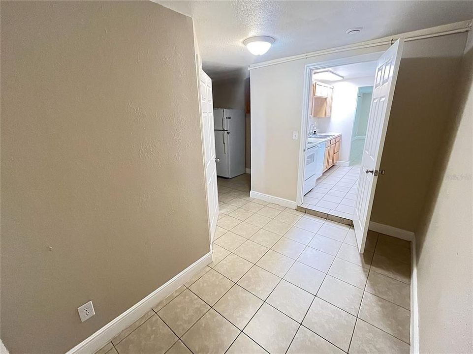 For Rent: $2,175 (2 beds, 1 baths, 1246 Square Feet)