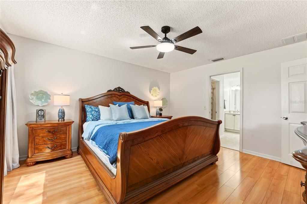 For Sale: $399,000 (3 beds, 2 baths, 1572 Square Feet)