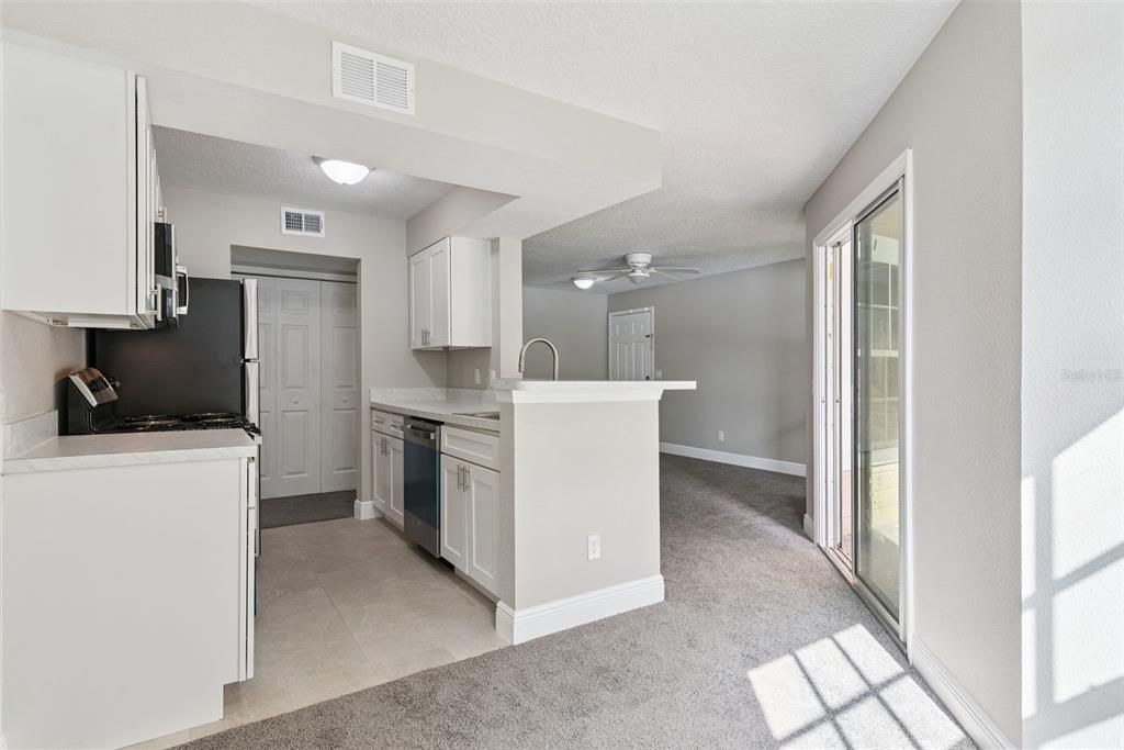 For Rent: $1,195 (1 beds, 1 baths, 673 Square Feet)
