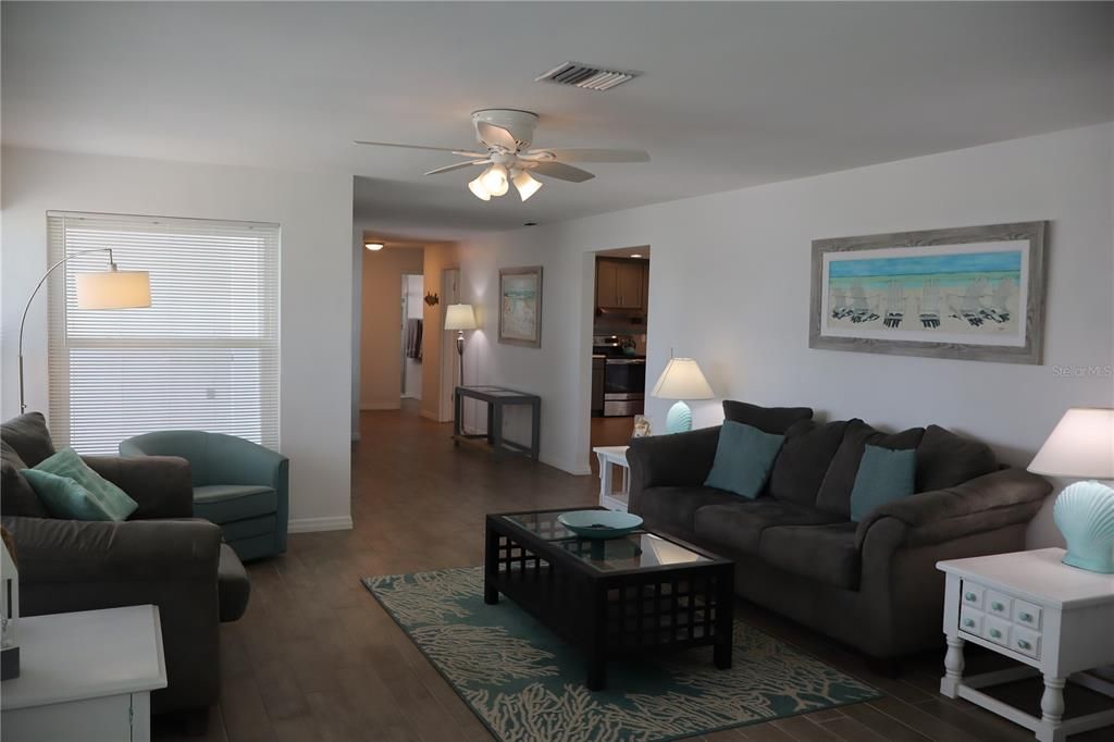 En Venta: $279,000 (3 camas, 2 baños, 1686 Pies cuadrados)