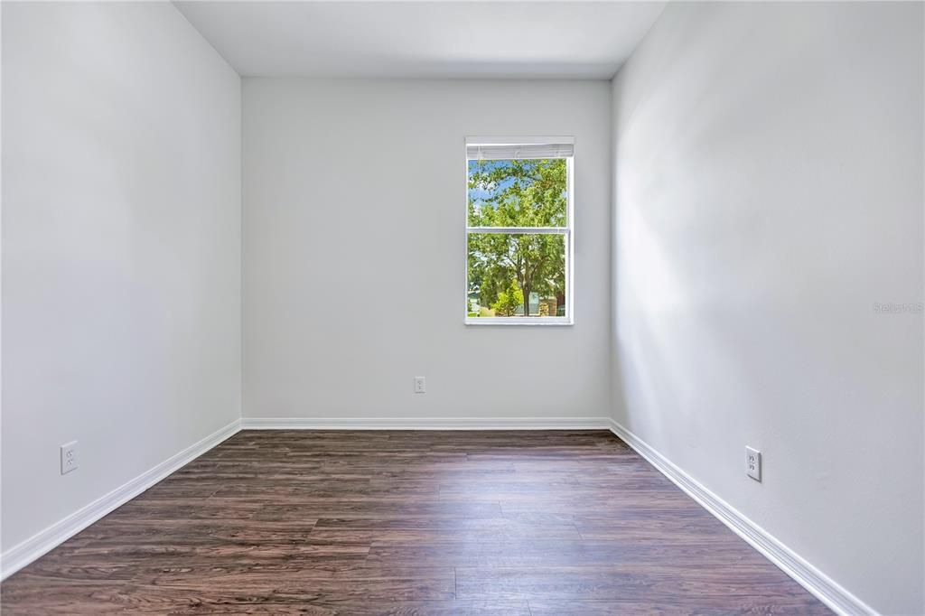 Activo con contrato: $320,000 (4 camas, 2 baños, 2054 Pies cuadrados)