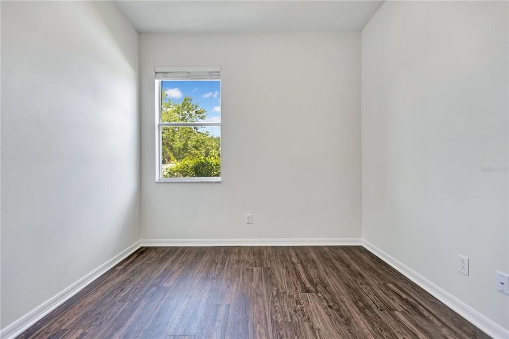 Activo con contrato: $320,000 (4 camas, 2 baños, 2054 Pies cuadrados)