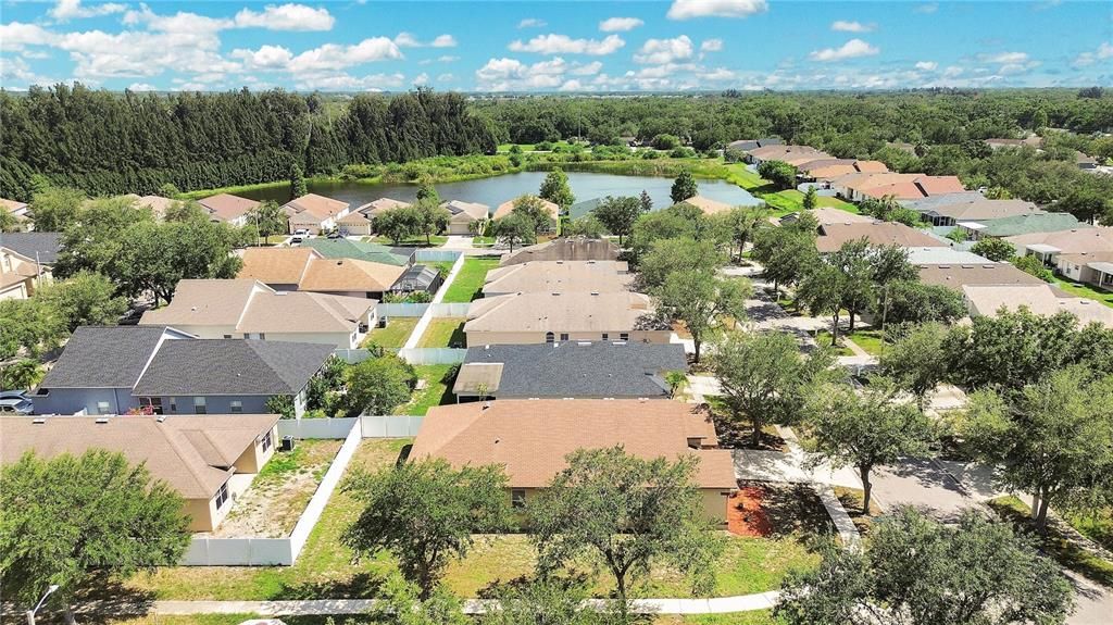 Activo con contrato: $320,000 (4 camas, 2 baños, 2054 Pies cuadrados)