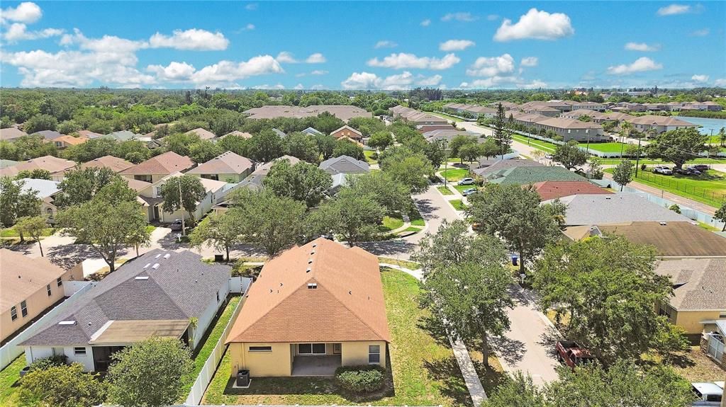 Activo con contrato: $320,000 (4 camas, 2 baños, 2054 Pies cuadrados)